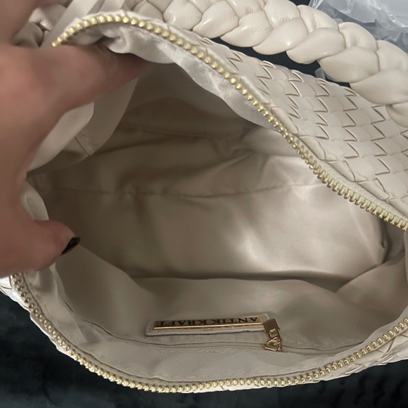 Cream woven shoulder bag - Picture 2 of 2